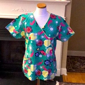 Medical top scrub size M in great condition